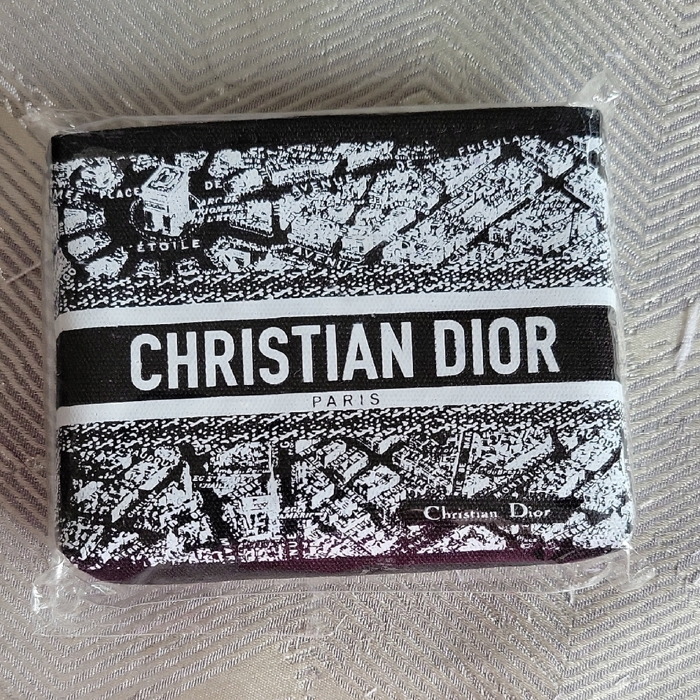 Dior Eyeshadow Pouch - Picture 2 of 6